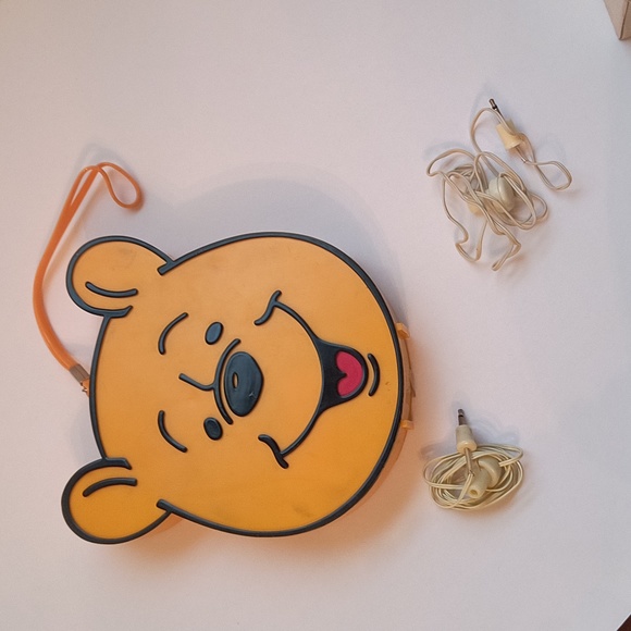 Walt Disney Productions vintage Winnie the Pooh transistor radio + original box - Picture 2 of 6